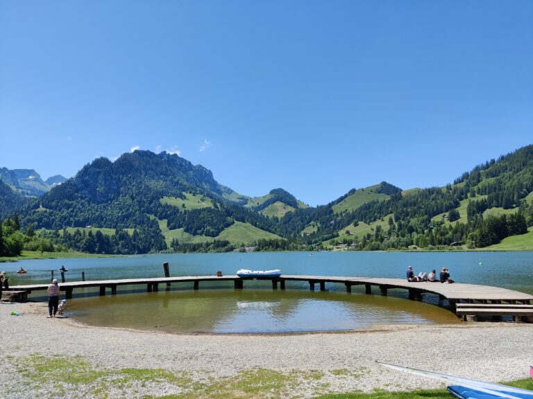 Camping am Schwarzsee mit Kindern: Camping Seeweid, Riggisalp, Velo & SUP