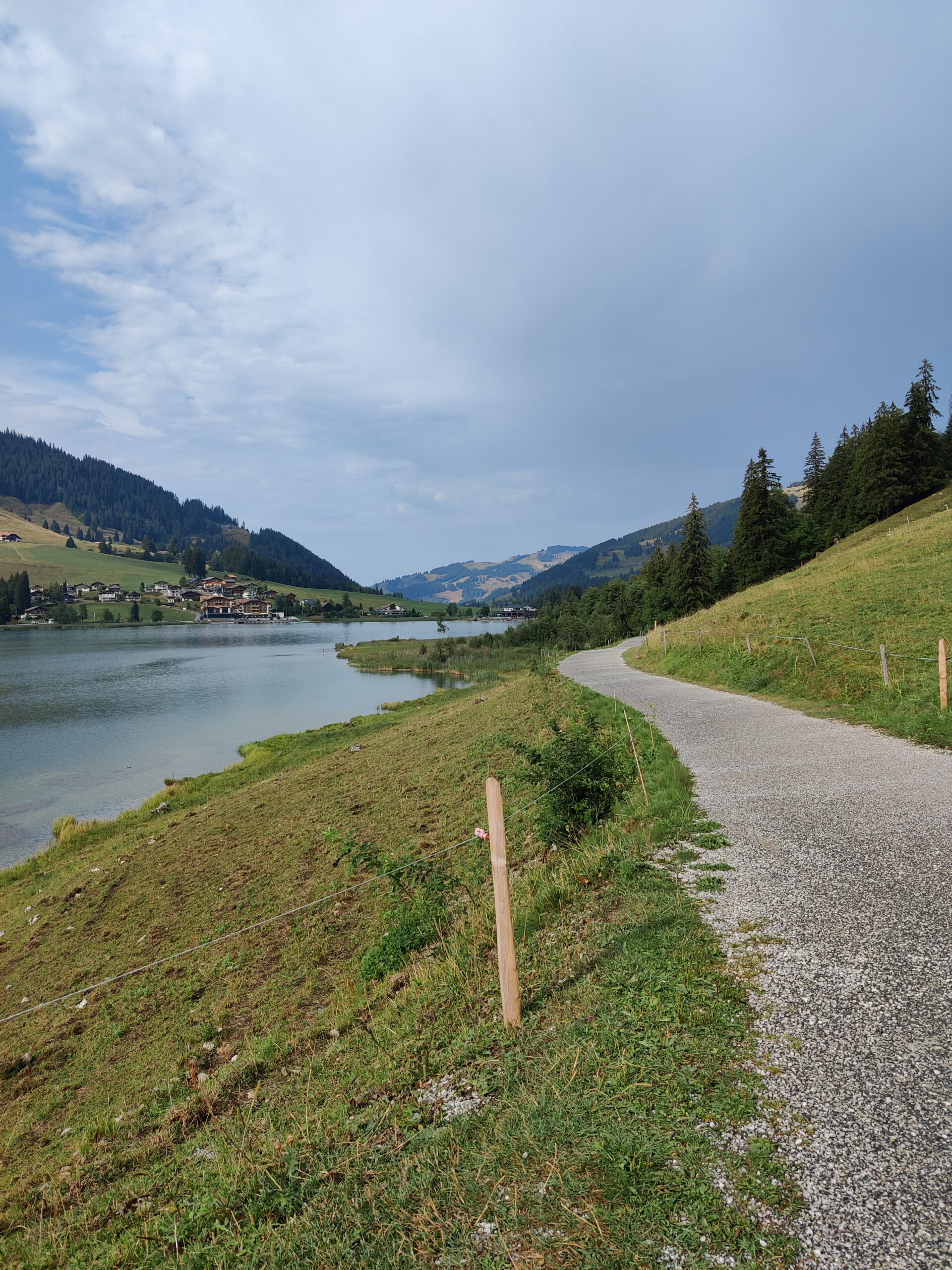 Der Wanderweg rund um den Schwarzsee