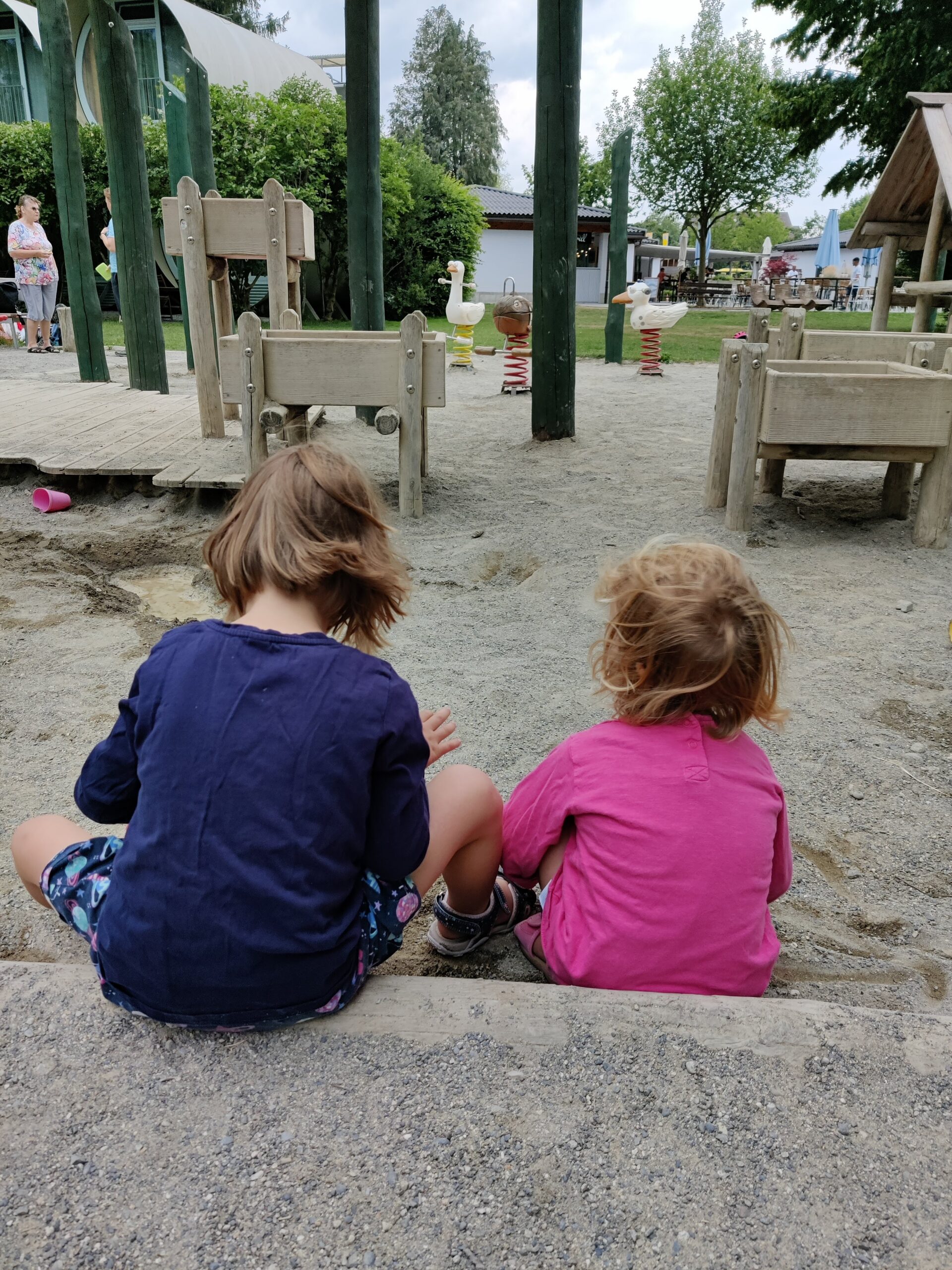 Spielplatz neben der Terrasse beim TCS Camping Gwatt