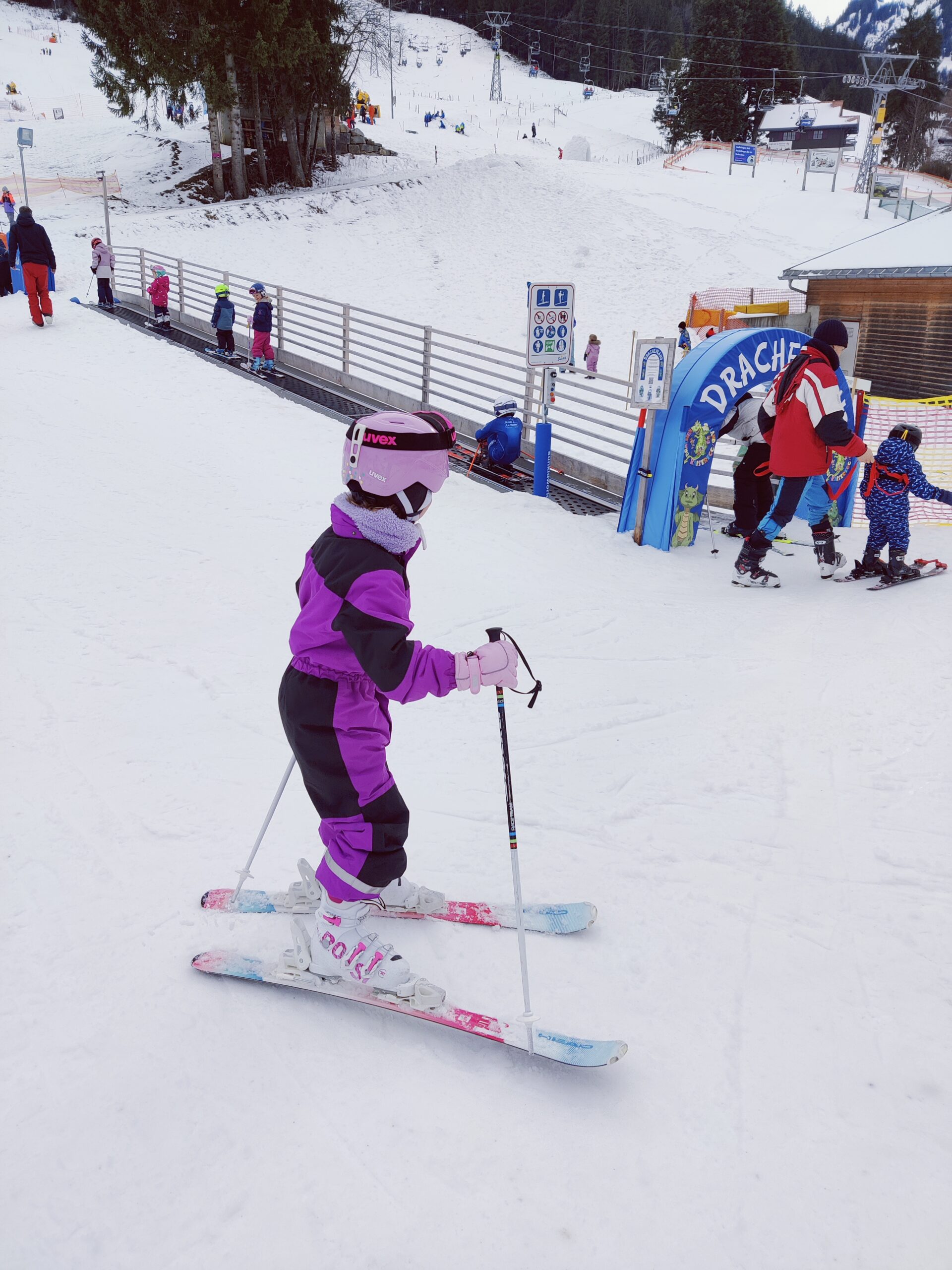 Skifahren in Schwarzsee mit Kindern am Zauberteppich