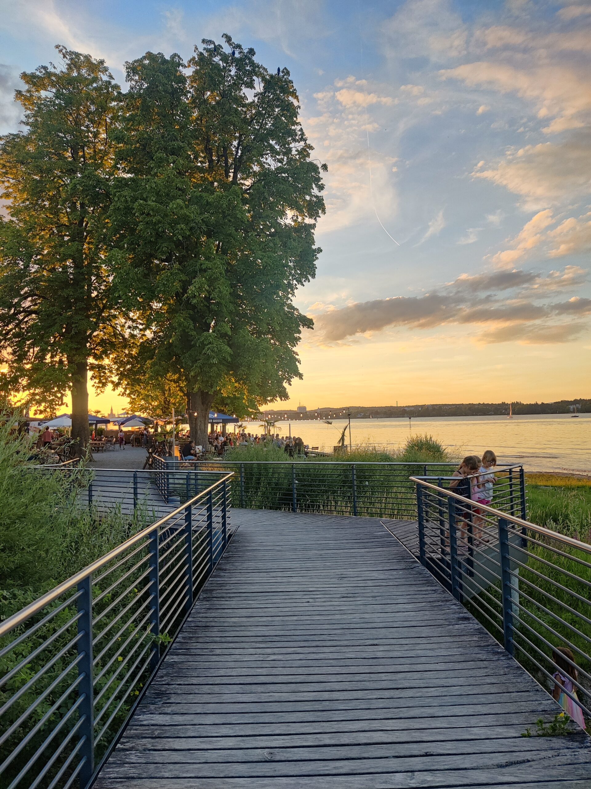 Kiesstrand und Restaurant Fischerhaus am Bodensee beim Camping Fischerhaus Kreuzlingen
