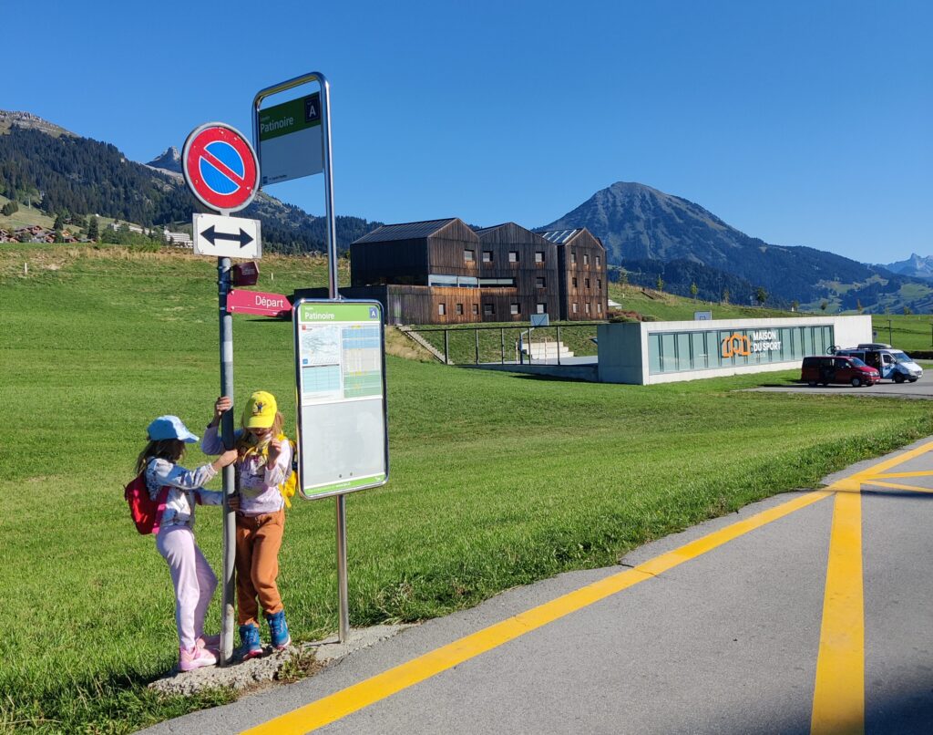 Bushaltestelle in Leysin am Sportzentrum