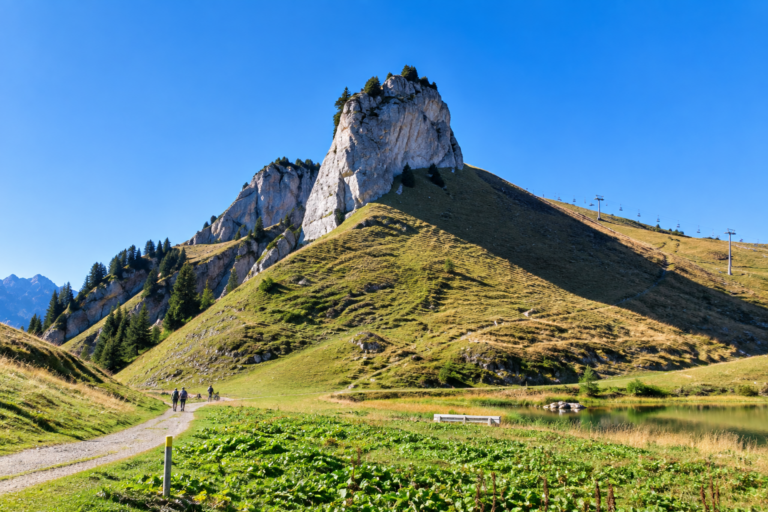 Leysin im Sommer mit Kindern: Bergbahn, Seen und Schwimmbad