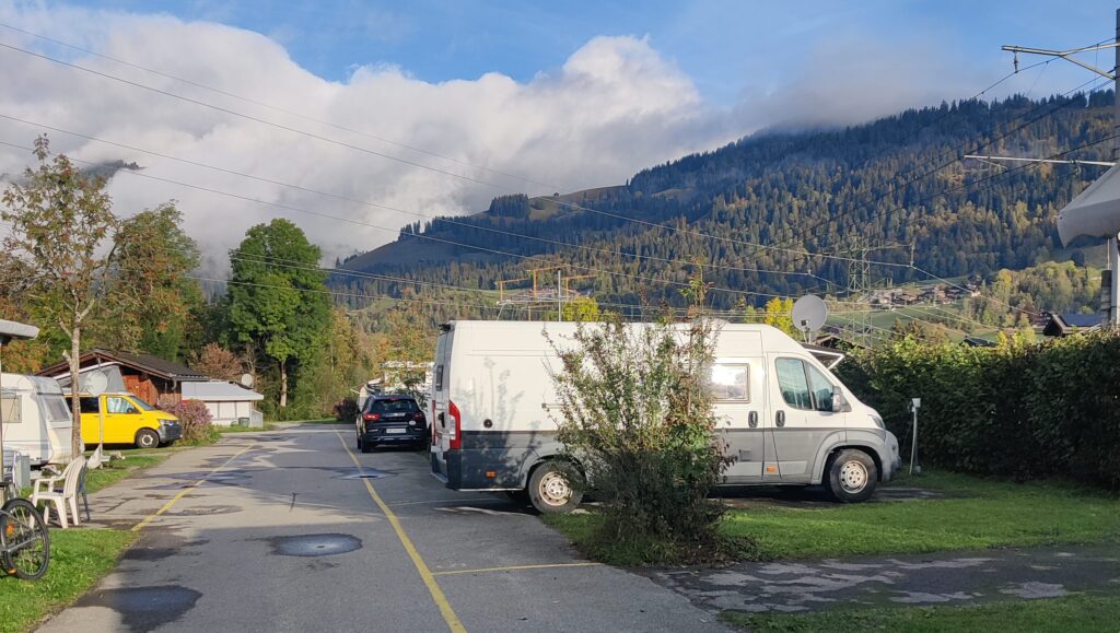 Camping Gstaad - unser Camper auf dem Campingplatz Bellerive